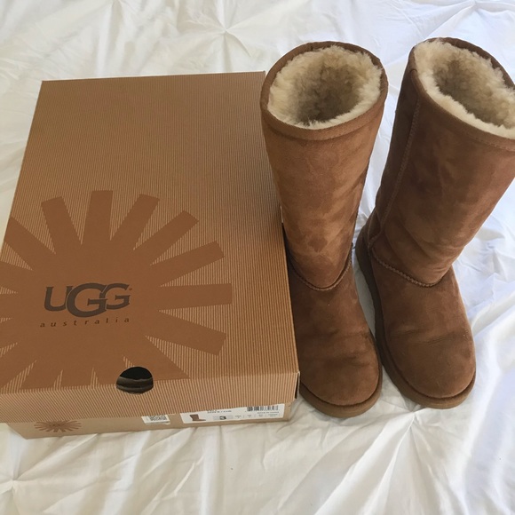 Kids Classic Tall Uggs - Picture 4 of 4